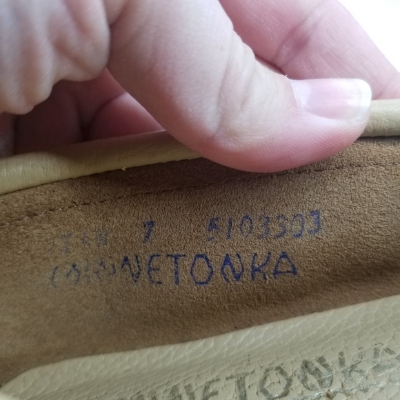 Minnetonka tan leather Thunderbird Boat Moc in Natural size 7 - Picture 9 of 9